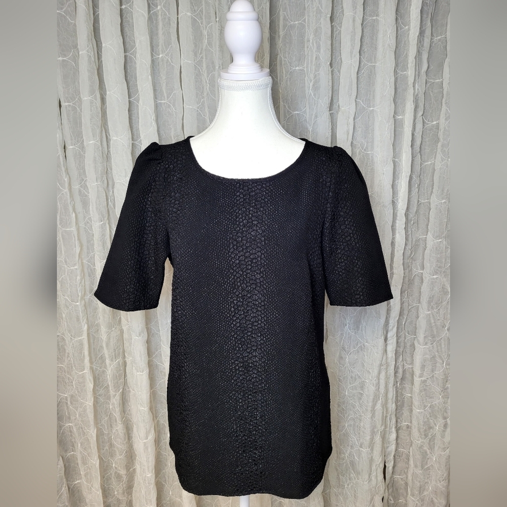 Banana Republic Black Snake Skin Print Textured Keyhole Stud Puff Sleve Top 10